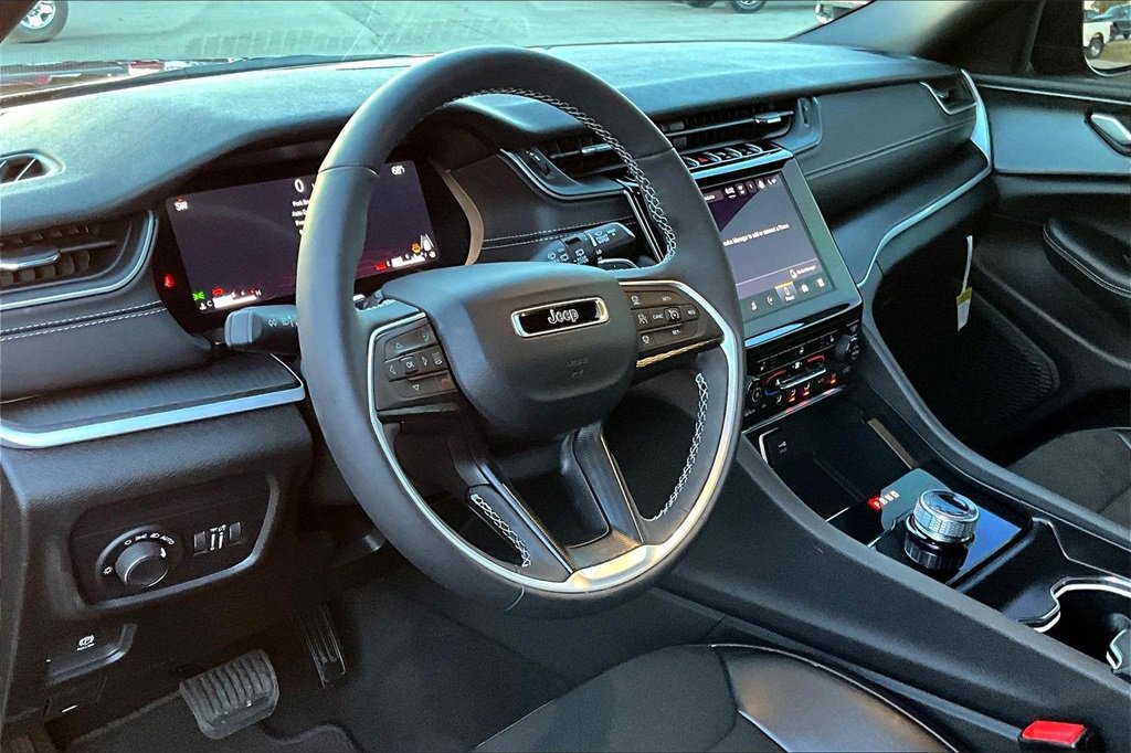 Used 2025 Jeep Grand Cherokee L Altitude image 13