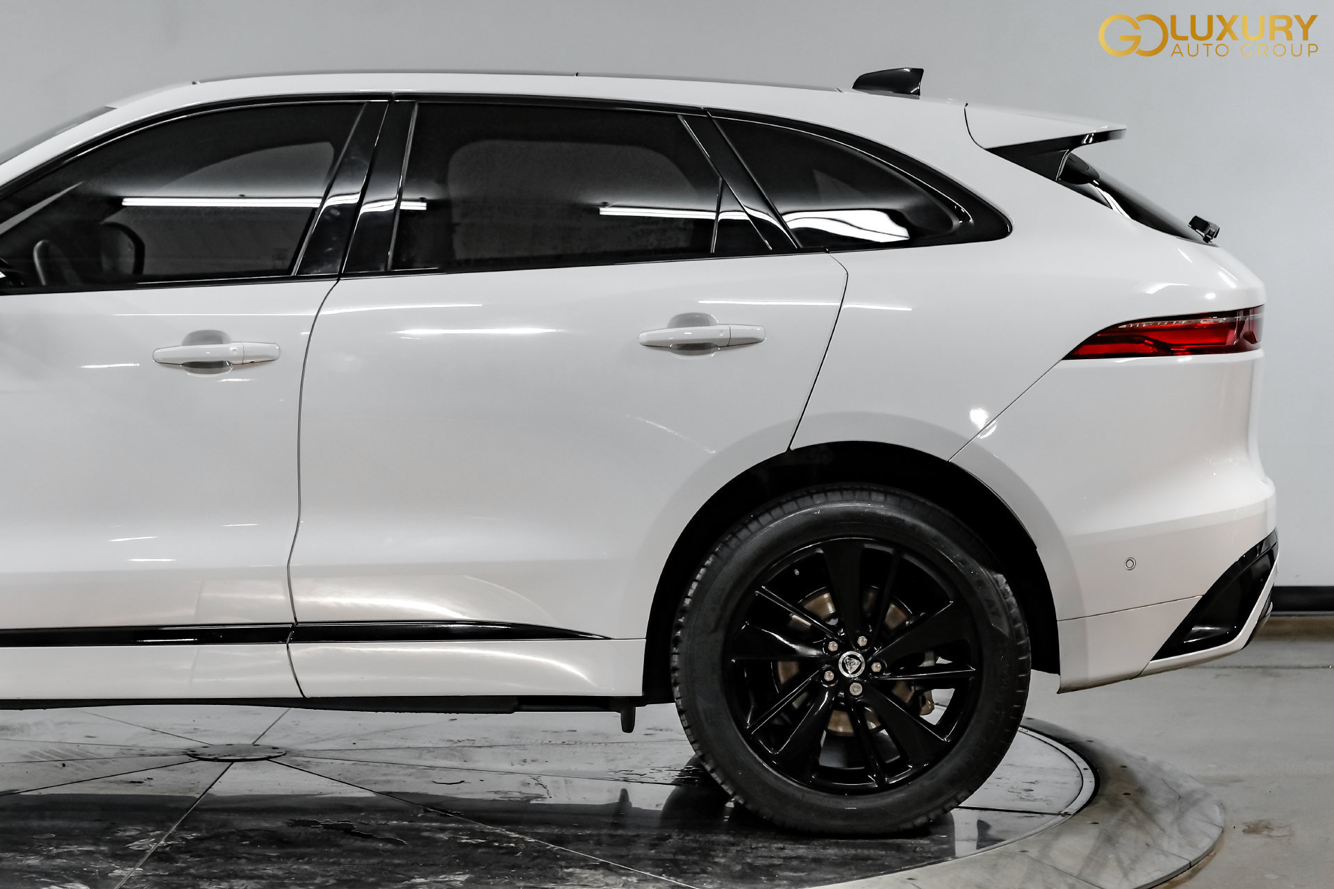 Used 2024 Jaguar F-PACE R-Dynamic S AWD/4WD image 15