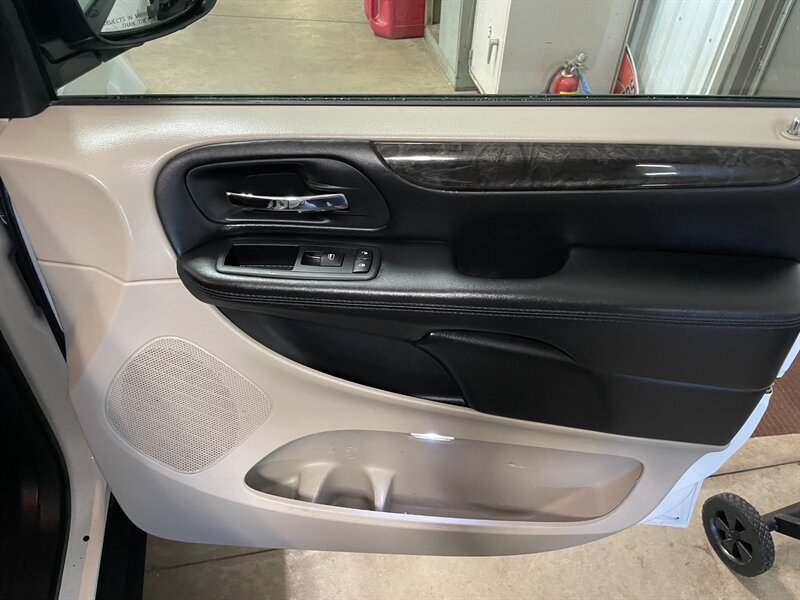 Used 2014 RAM C/V Tradesman FWD image 20