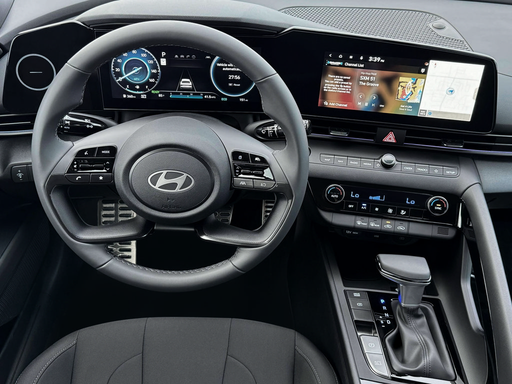 New 2025 Hyundai Elantra SEL FWD image 18