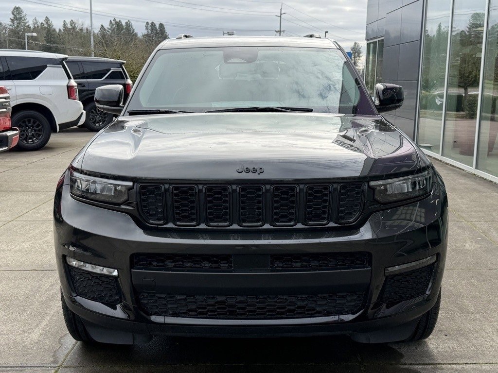Used 2024 Jeep Grand Cherokee L Limited w/ Black Appearance Package image 3