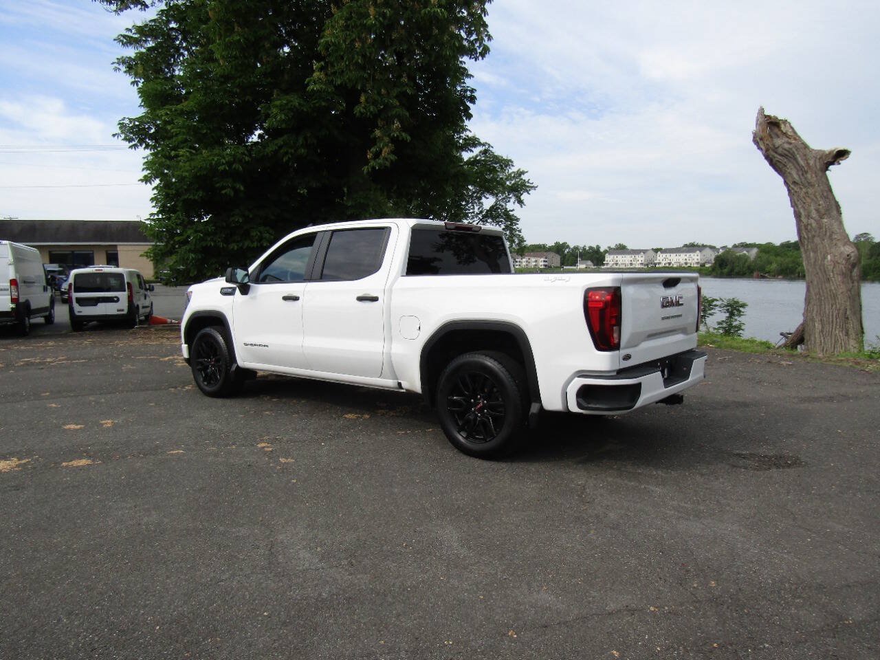 Used 2024 GMC Sierra 1500 Pro w/ Graphite Edition AWD/4WD image 4