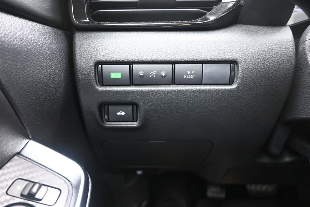 Used 2025 Nissan Sentra SR FWD image 18