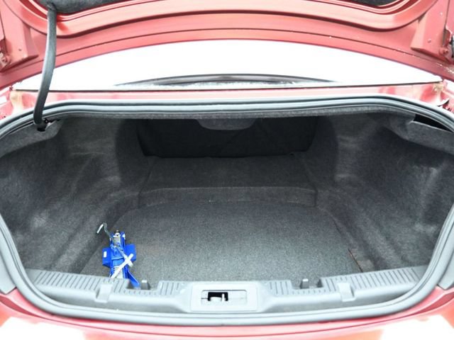 Used 2013 Lincoln MKS FWD image 28