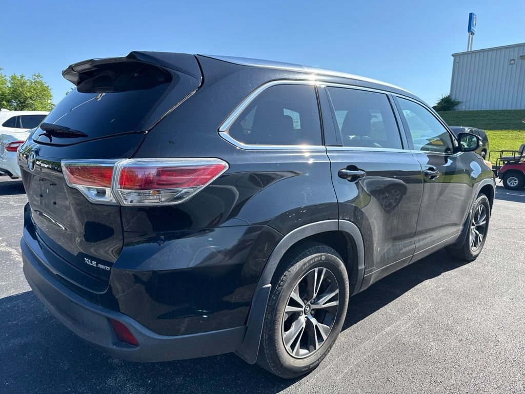 Used 2016 Toyota Highlander XLE AWD/4WD image 4