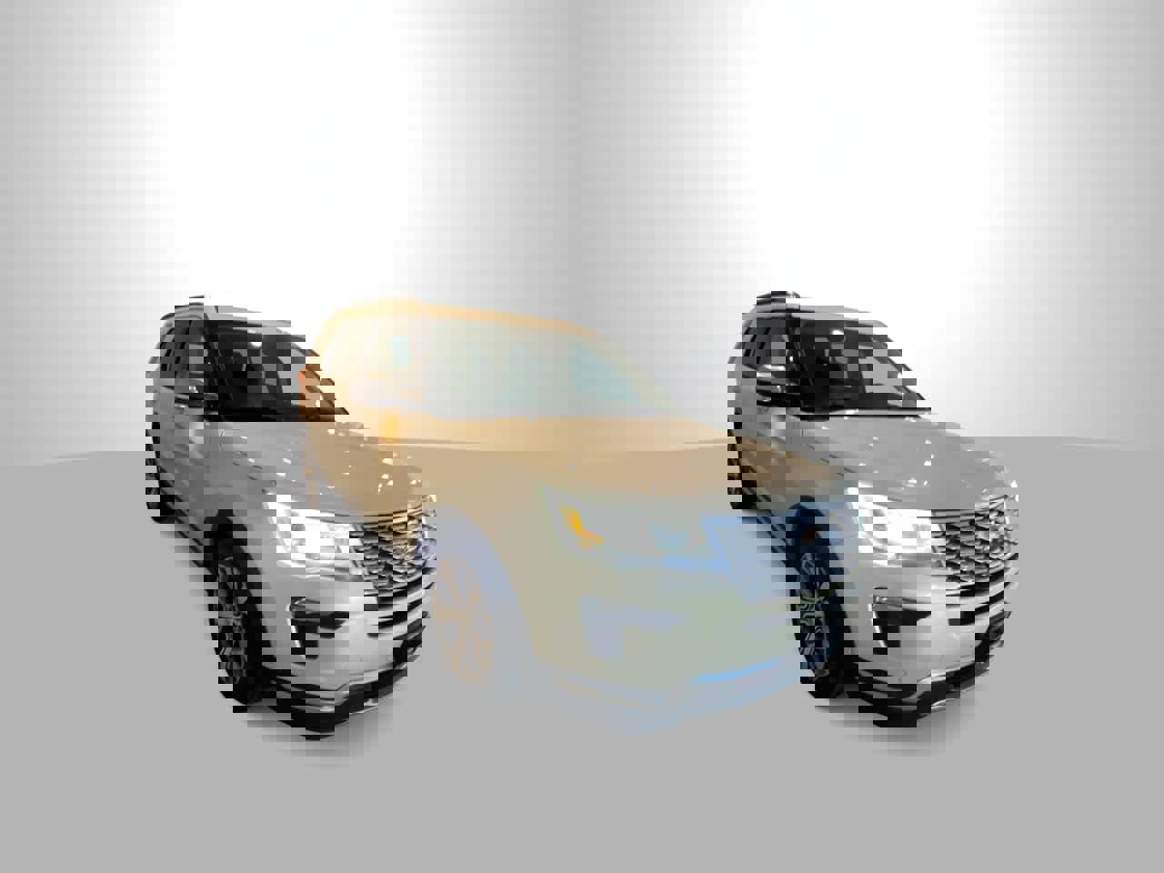 Used 2018 Ford Explorer Platinum image 2