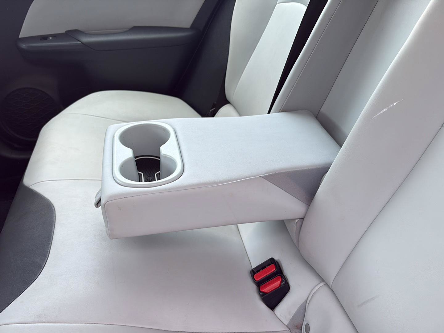 Used 2017 Toyota Prius Four w/ Advanced Technology Package FWD image 28