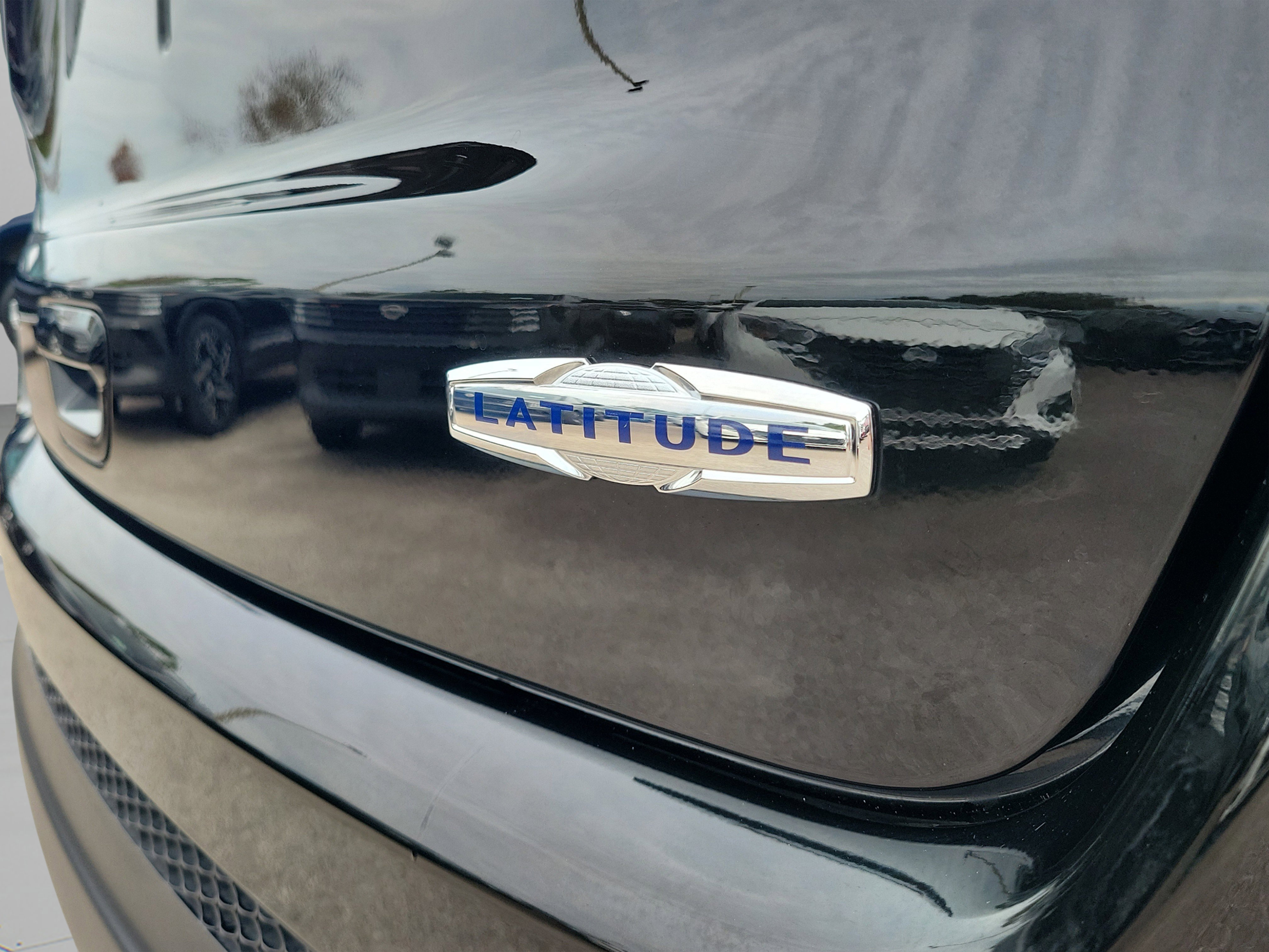 Used 2025 Jeep Compass Latitude image 34