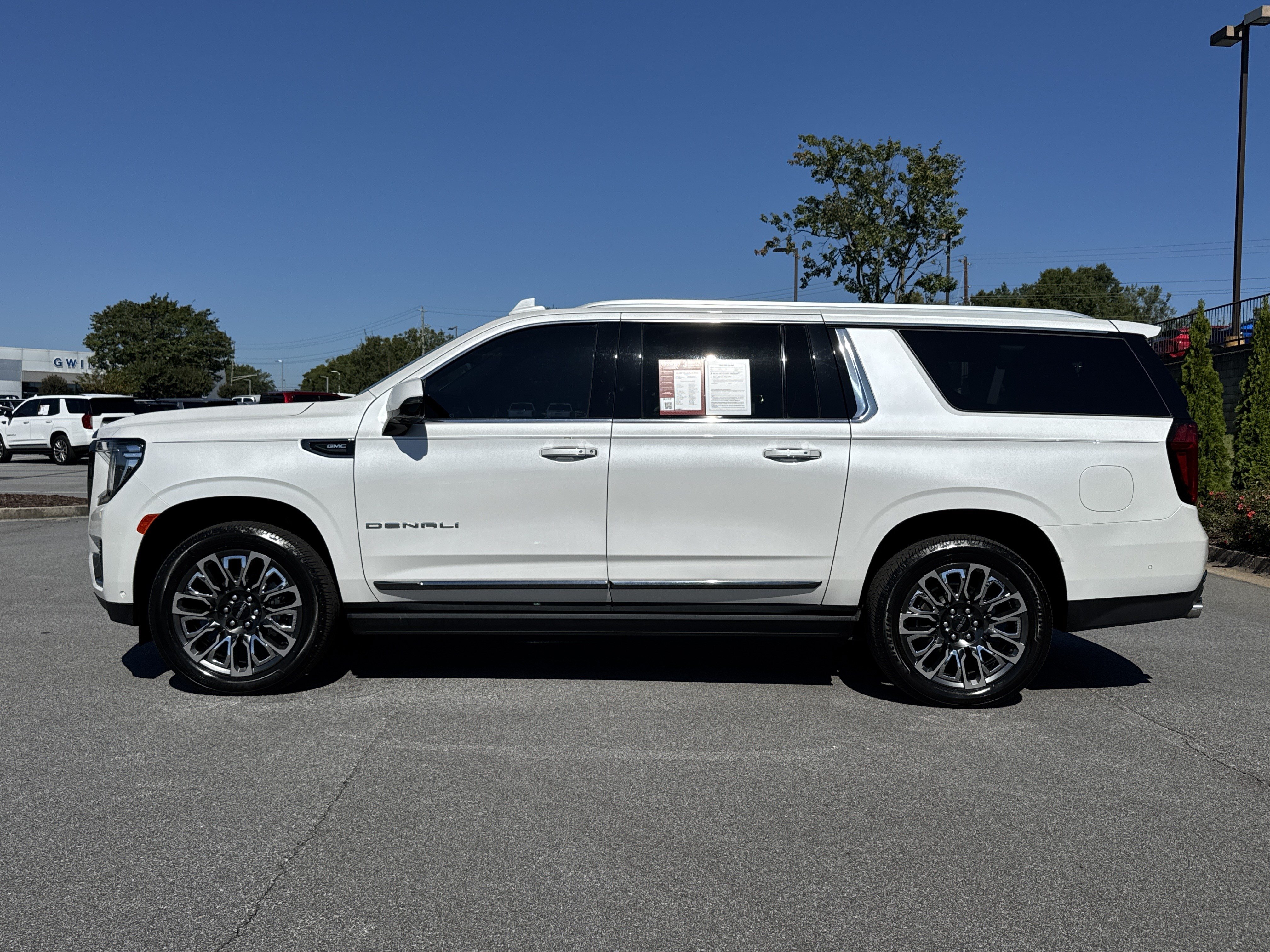 Used 2023 GMC Yukon XL Denali Ultimate w/ LPO, Floor Liner Package AWD/4WD image 7