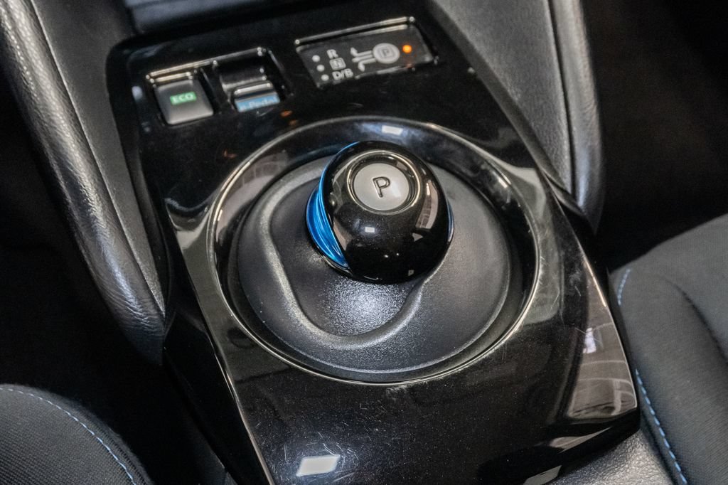 Used 2020 Nissan Leaf SV w/ SV Technology Package FWD image 23