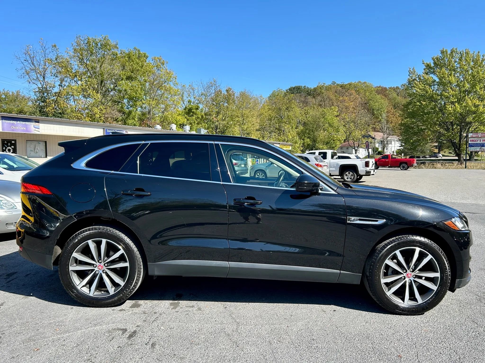 Used 2020 Jaguar F-PACE Prestige image 9