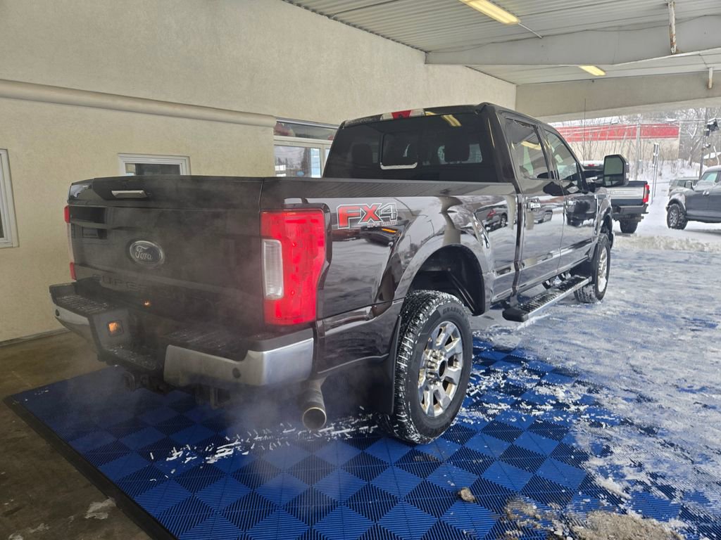Used 2018 Ford F250 Lariat w/ Chrome Package image 5