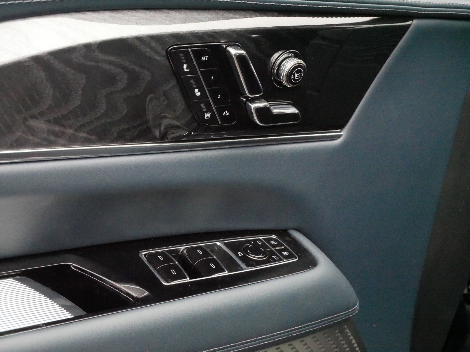 New 2025 Cadillac Escalade IQ Sport 2 image 17