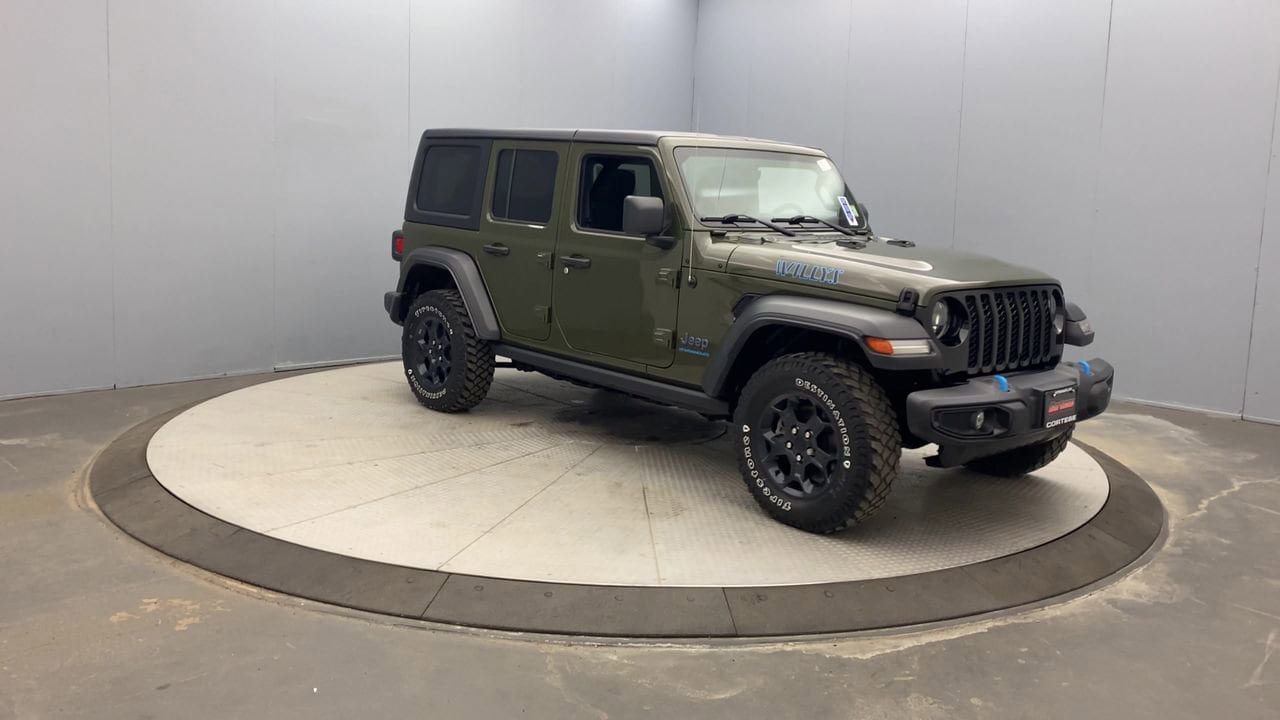 Used 2023 Jeep Wrangler Unlimited w/ Cold Weather Group AWD/4WD image 7