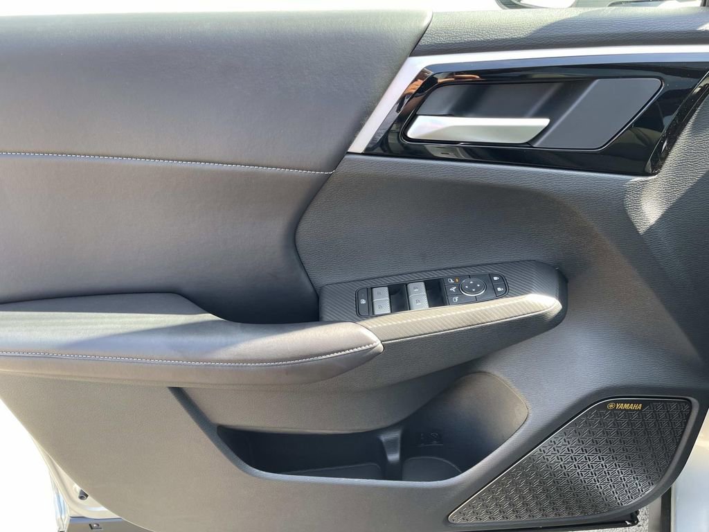 New 2025 Mitsubishi Outlander SE image 21