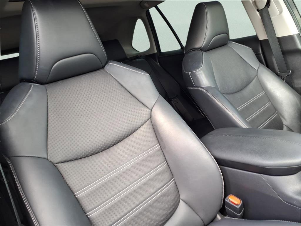 Used 2019 Toyota RAV4 Limited image 19