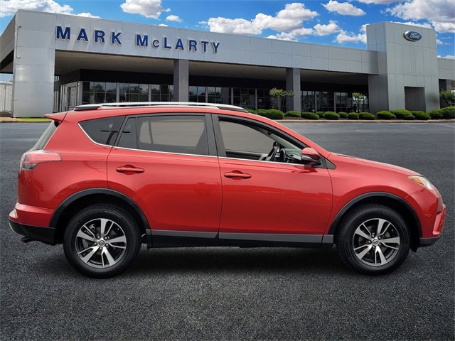 Used 2017 Toyota RAV4 XLE video 2