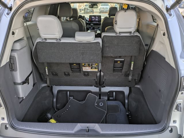 Used 2023 Toyota Sienna XLE FWD image 27