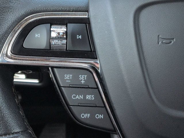 Used 2022 Lincoln Nautilus FWD w/ Premium Package image 25