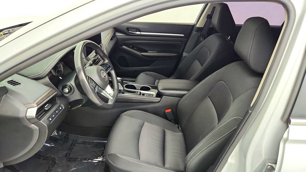Used 2023 Nissan Altima 2.5 SV w/ SV Premium Package FWD image 19