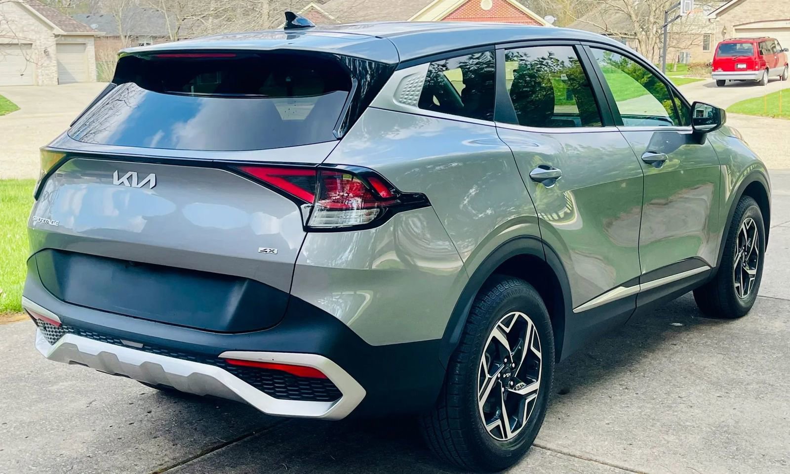 Used 2023 Kia Sportage LX image 9