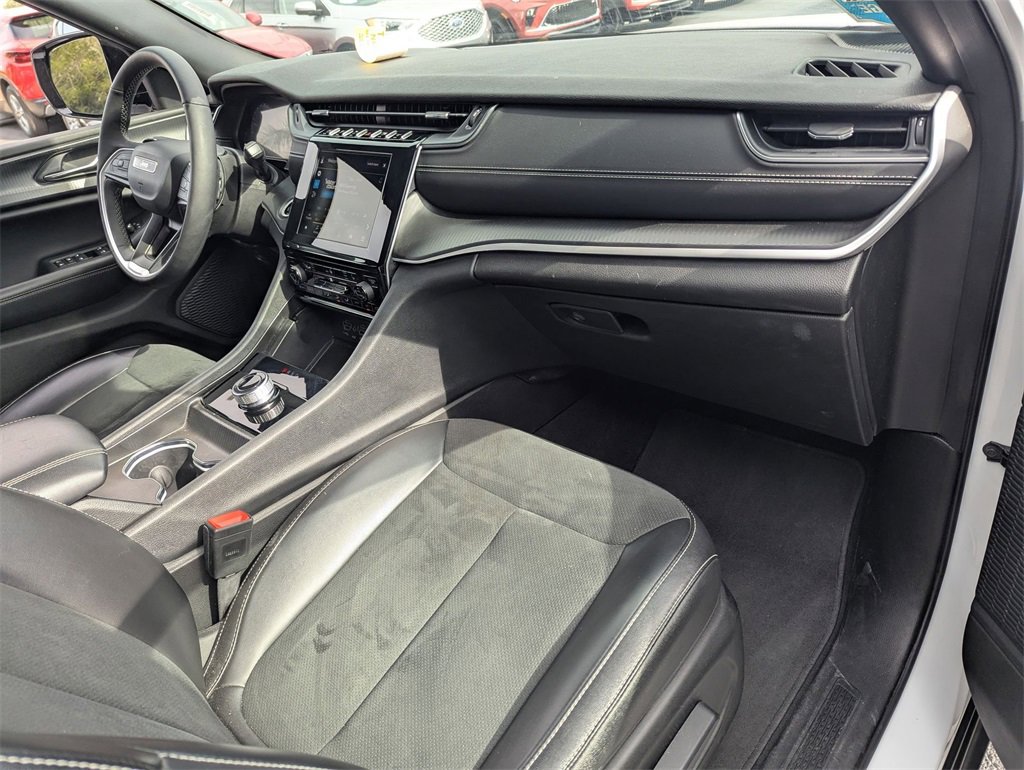 Used 2024 Jeep Grand Cherokee L Laredo image 29