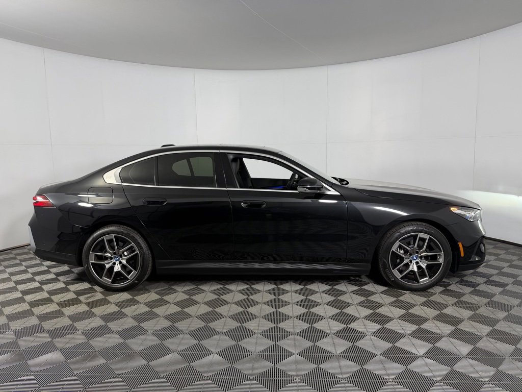 Used 2025 BMW i5 xDrive40 w/ Premium Package image 6