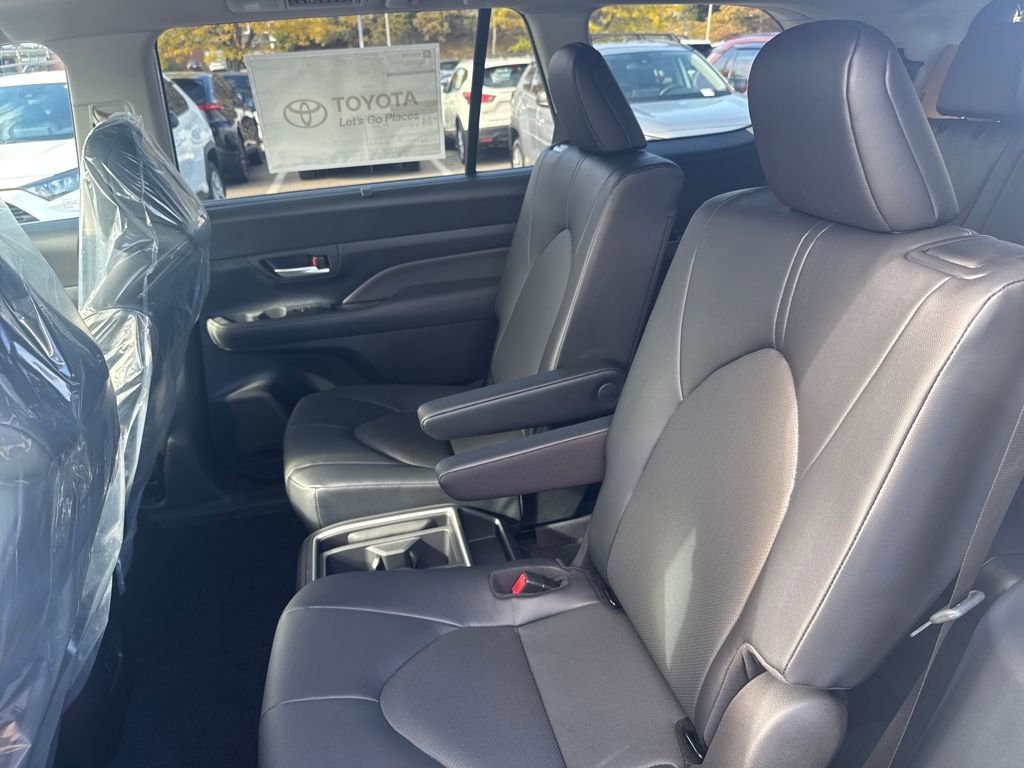 New 2026 Toyota Grand Highlander XLE image 13