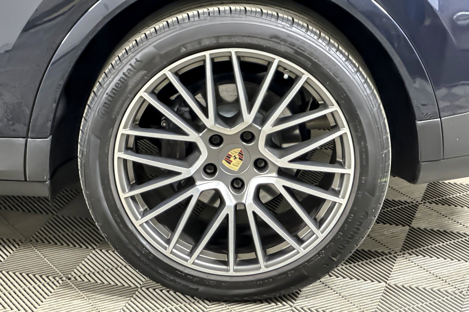 Used 2022 Porsche Cayenne Platinum Edition AWD/4WD image 25