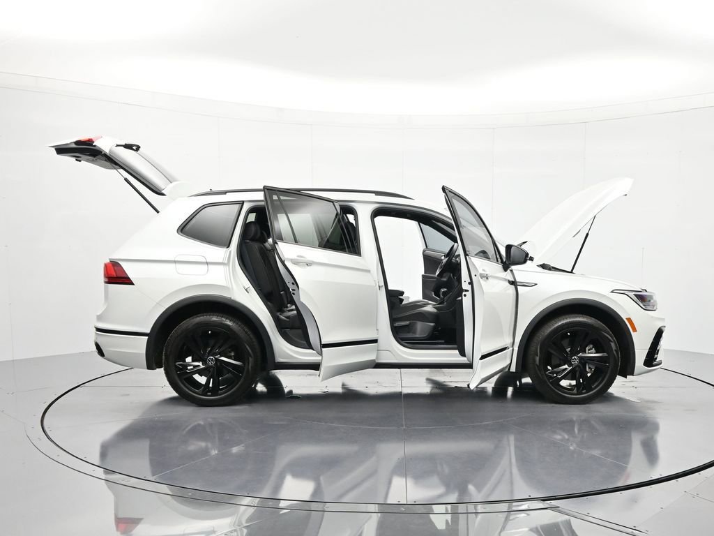 Used 2023 Volkswagen Tiguan SE R-Line FWD image 46