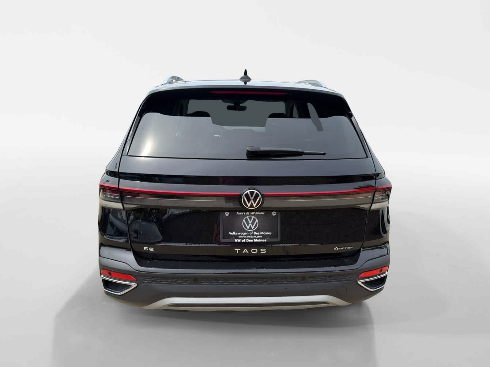 Used 2025 Volkswagen Taos SE w/ Panoramic Sunroof Package AWD/4WD image 5
