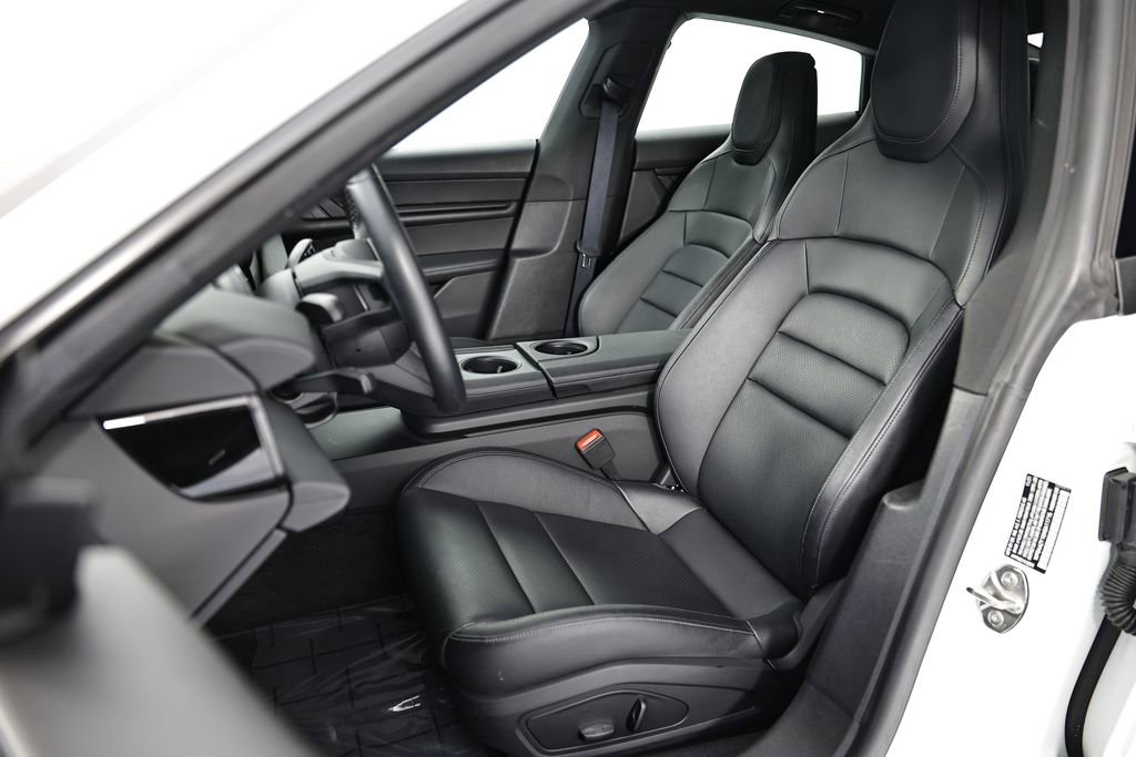 Certified 2022 Porsche Taycan image 5