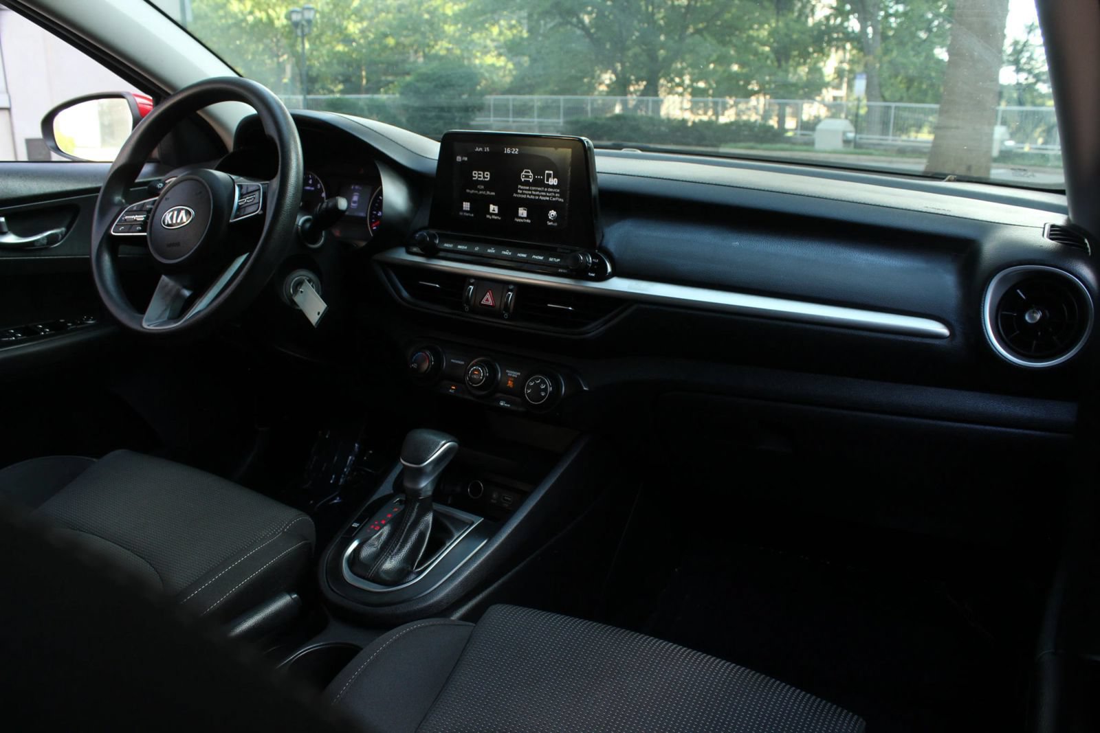 Used 2020 Kia Forte LXS FWD image 25