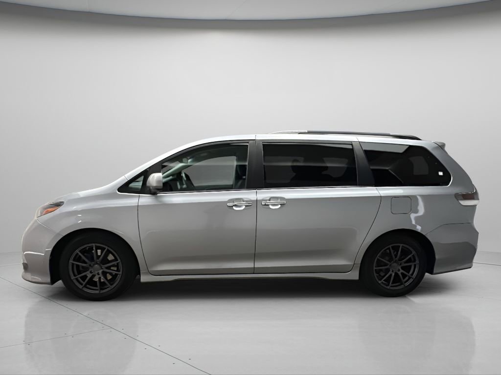 Used 2015 Toyota Sienna SE FWD image 7