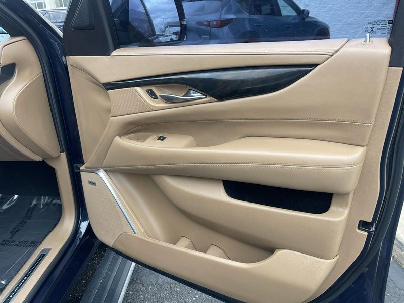 Used 2018 Cadillac Escalade Platinum image 6