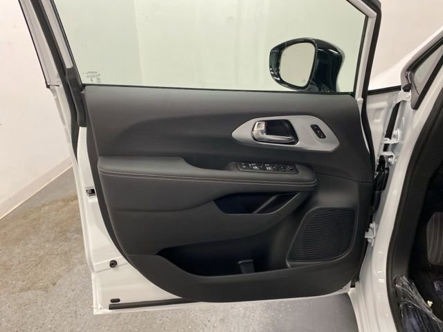 Used 2026 Chrysler Pacifica Limited w/ S Appearance Package image 21