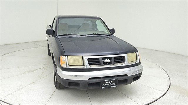 Used 2000 Nissan Frontier XE image 2
