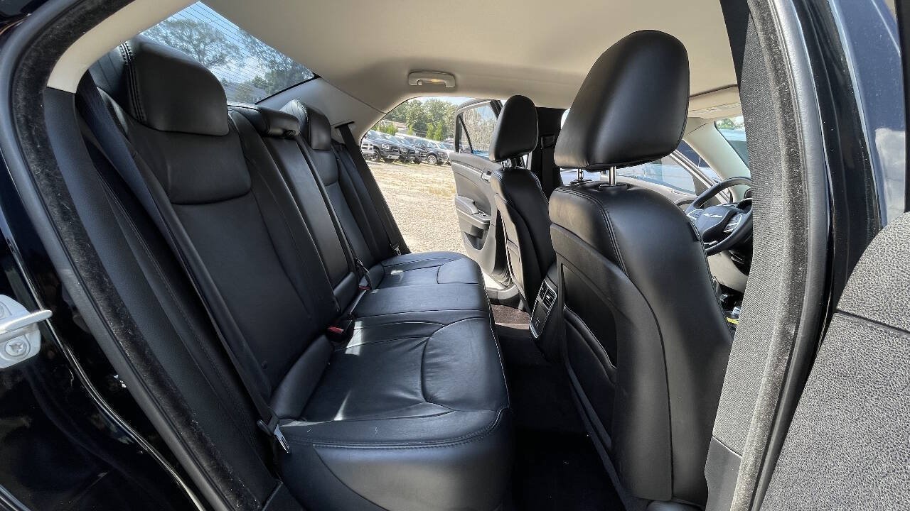 Used 2017 Chrysler 300 Limited RWD image 18