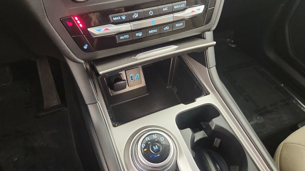 Used 2020 Ford Explorer XLT w/ Comfort Package AWD/4WD image 19
