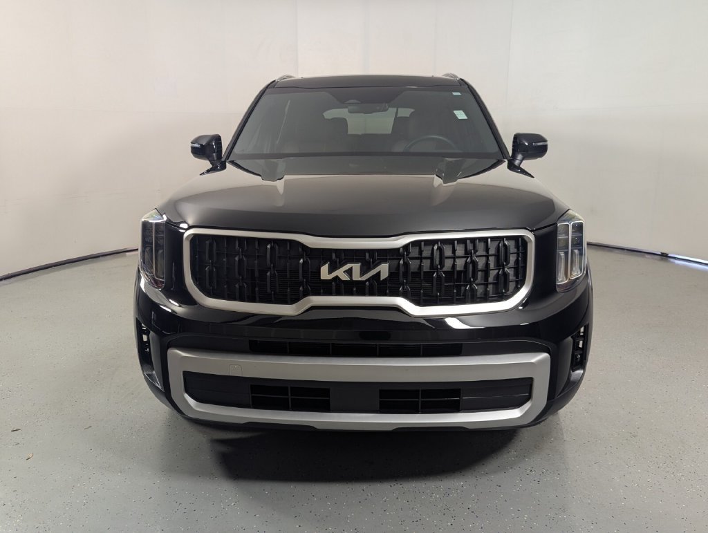 Used 2024 Kia Telluride EX w/ EX Captain's Chair Package FWD image 2