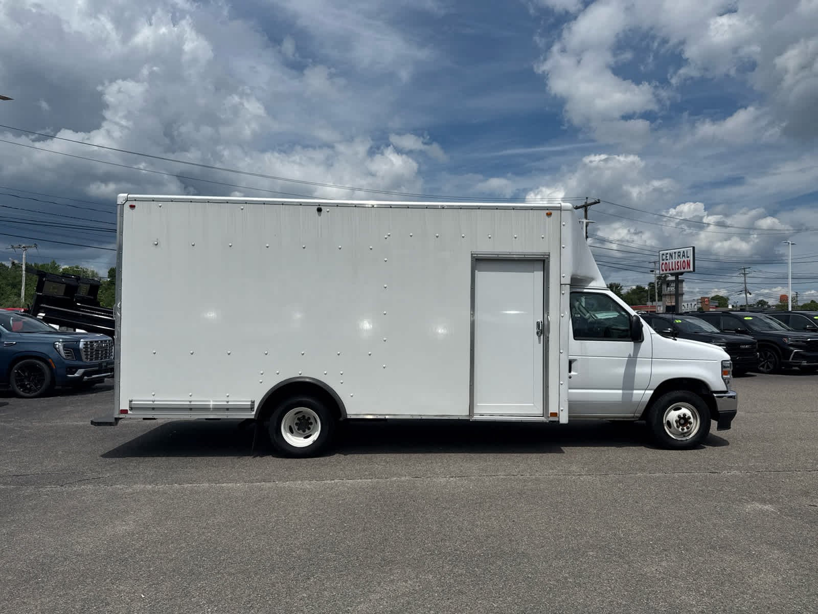 Used 2024 Ford E-350 and Econoline 350 Super Duty w/ Power Windows & Locks Group RWD image 6