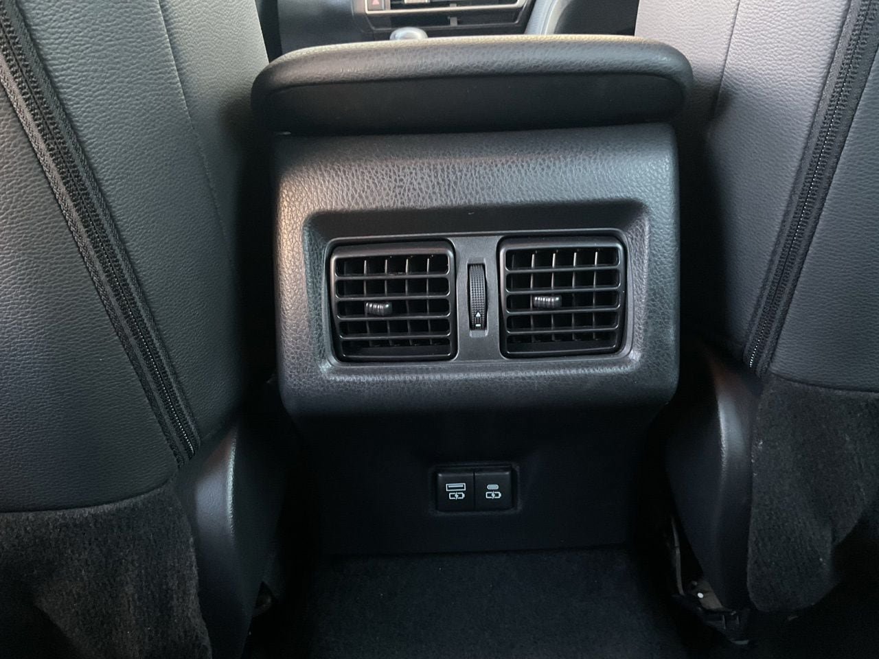 Used 2025 Toyota Camry SE FWD image 10