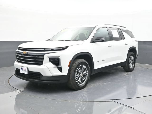 Used 2025 Chevrolet Traverse LT w/ Driver Confidence Package AWD/4WD image 4