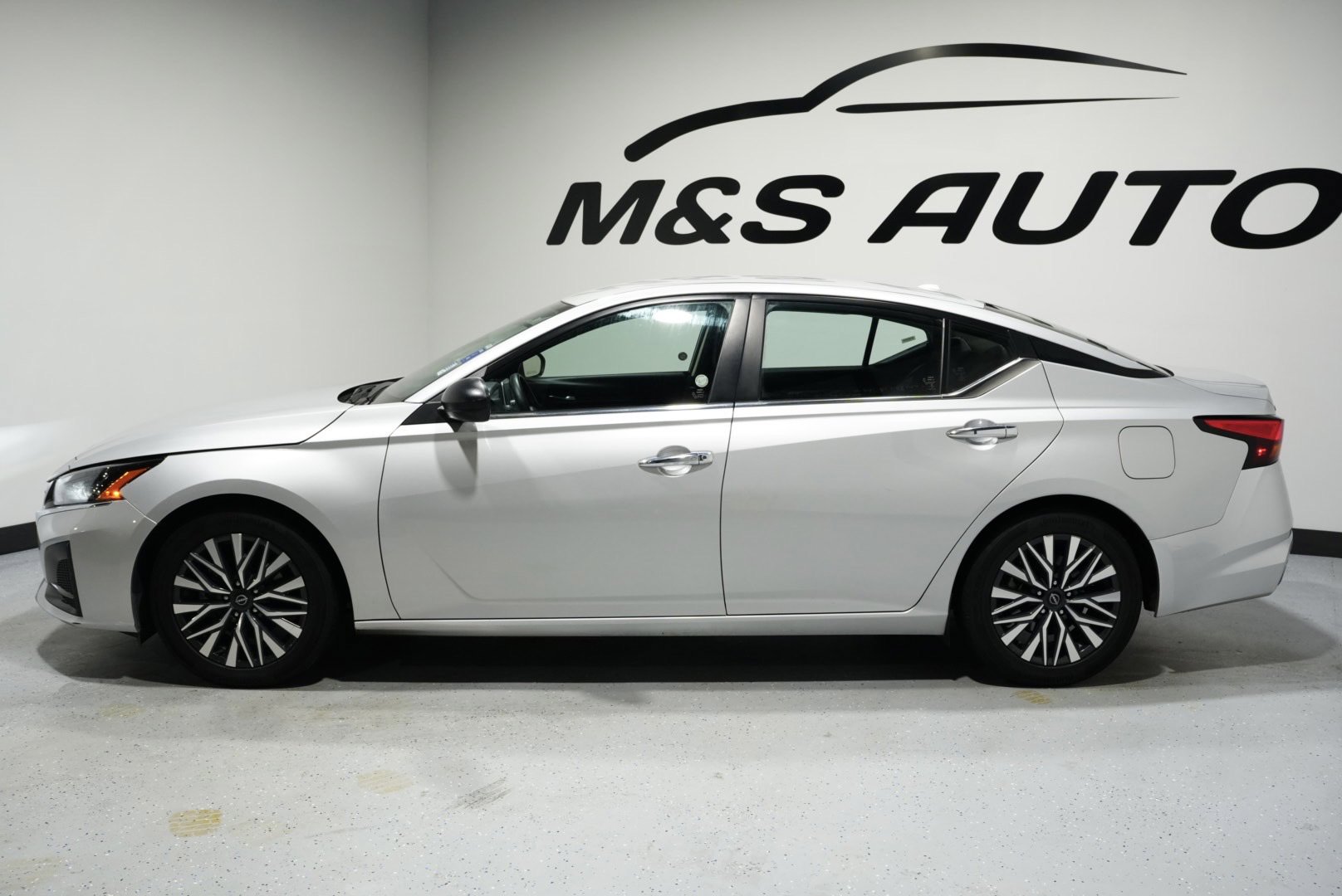 Used 2024 Nissan Altima 2.5 SV image 5