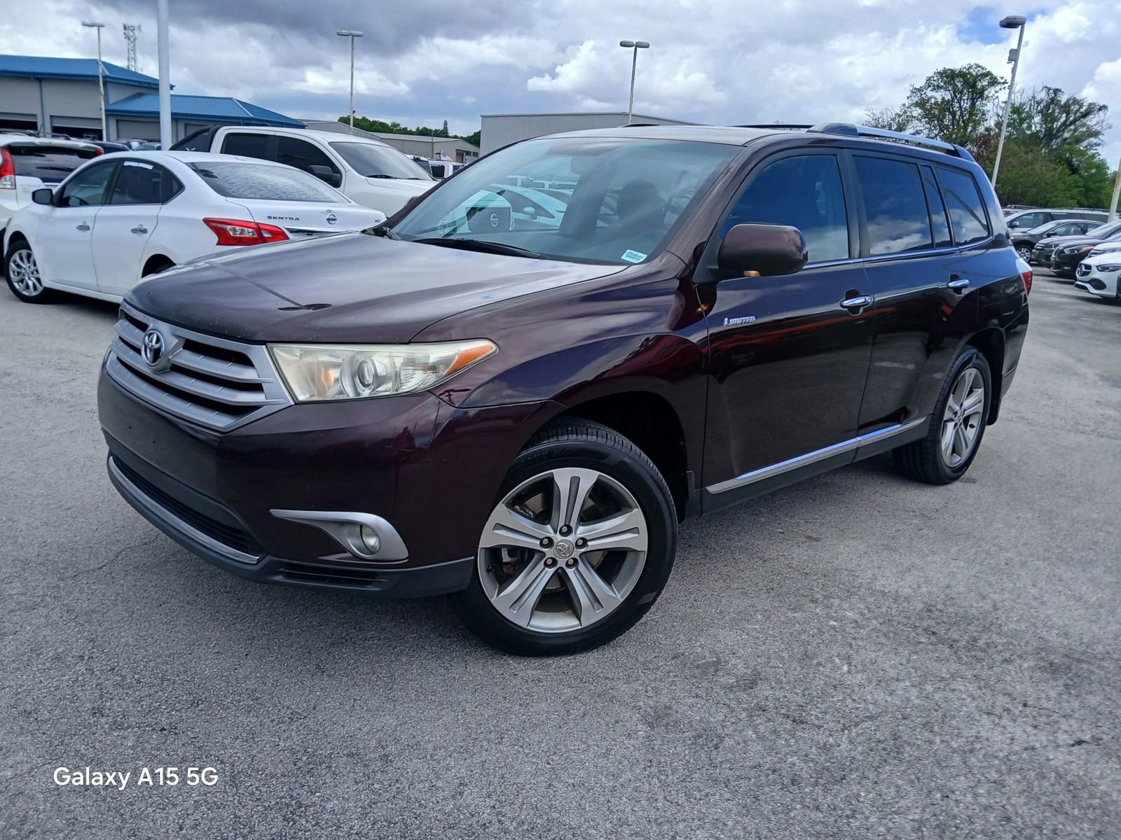 Used 2011 Toyota Highlander Limited w/ Tow Pkg image 2