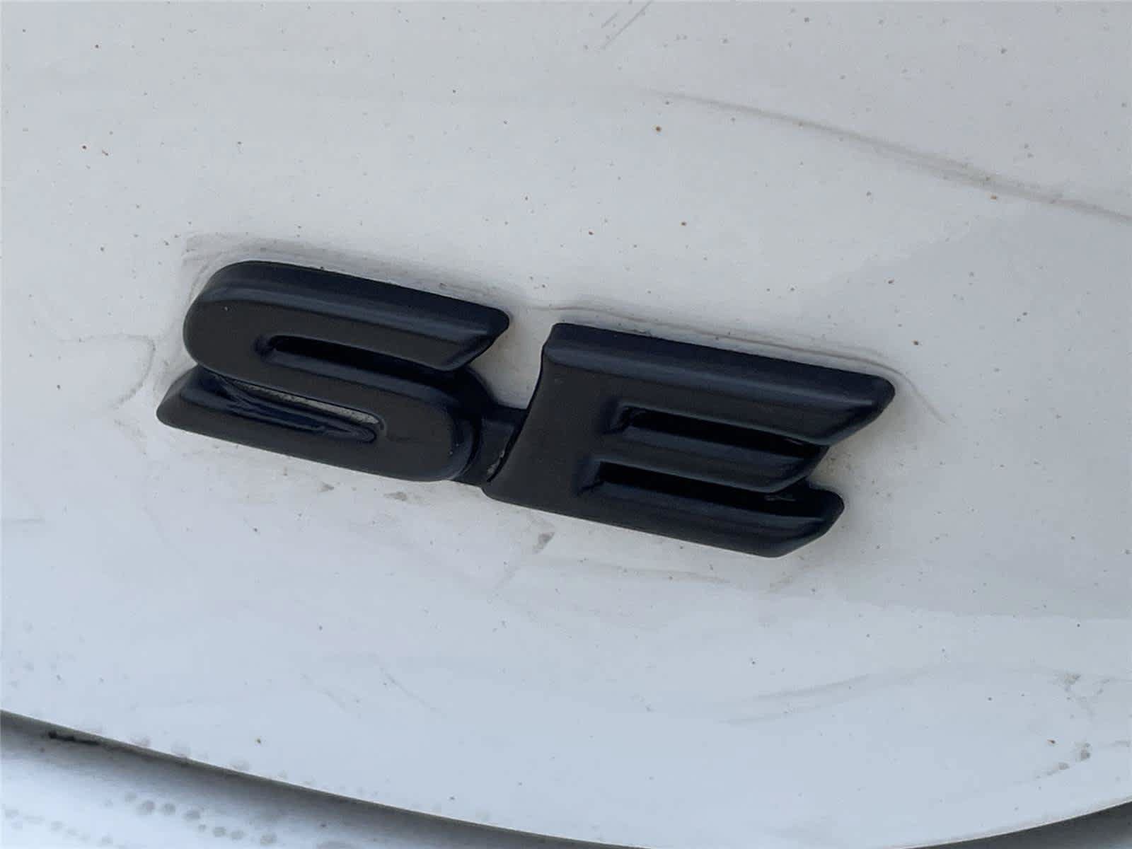 Used 2019 Toyota Camry SE w/ Convenience Package FWD image 10