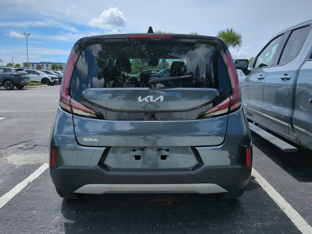 Certified 2025 Kia Soul LX w/ LX Technology Package FWD image 11