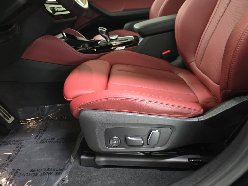 Certified 2024 BMW X4 xDrive30i w/ Premium Package image 28