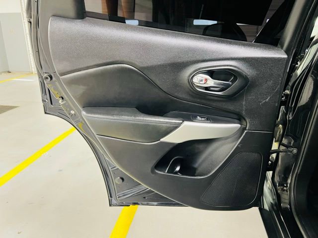 Used 2019 Jeep Cherokee Latitude image 26