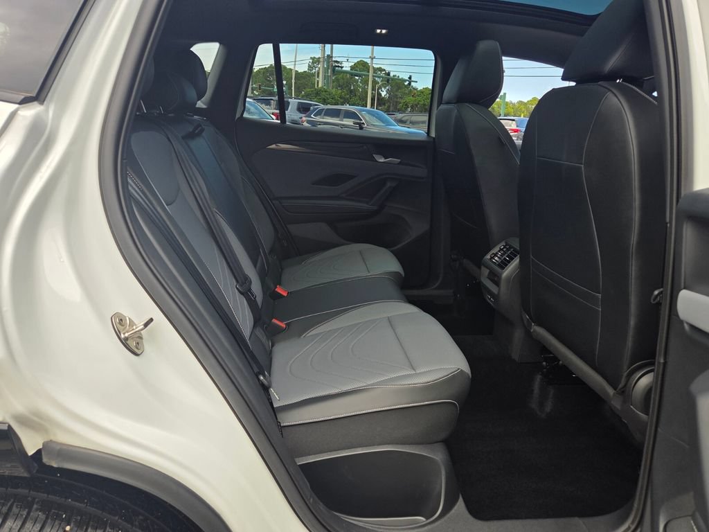 Used 2025 Volkswagen Tiguan SE R-Line AWD/4WD image 15